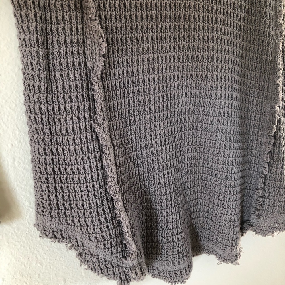 Elan Cold Shoulder Top - Picture 3 of 5